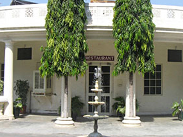 002_exterior_restaurant