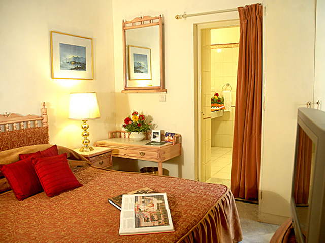 007_superior_room_garden_hotel