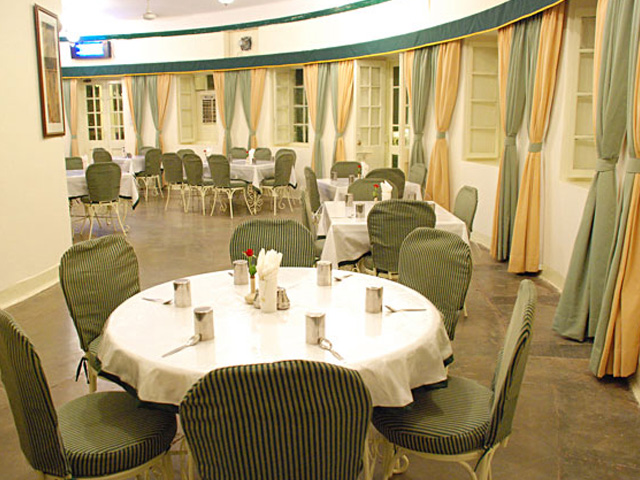 010_restaurant_garden_hotel